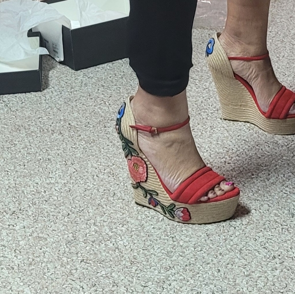 Gucci 39 Hibiscus 🌺Red - Picture 1 of 7